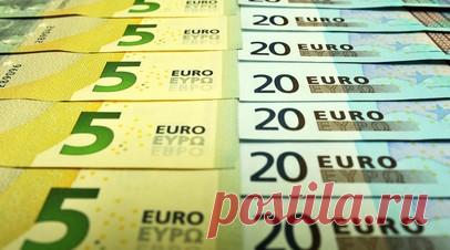 Politico: Венгрия исключила возможность выпуска еврооблигаций для Украины. Венгрия исключила возможность выпуска еврооблигаций для финансовой поддержки Киева. Об этом пишет издание Politico со ссылкой на источники. Читать далее