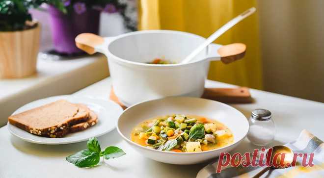 Летние быстрые супы: окрошка, свекольник, гаспачо, ботвинья, супы из сныти и клубники — читать на Gastronom.ru Какой суп можно считать идеальным для жарких летних дней? Безусловно, окрошку, гаспачо и свекольник. А что насчет горячего? Как бы странно это ни звучало, но горячая жидкая пища летом также отлично помогает освежиться и зарядиться энергией и бодрость - статья на кулинарном сайте Gastronom.ru