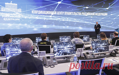 Мишустин: цифровые технологии стали связующим звеном общества в пандемию. Цифровые технологии позволили обеспечить работу всех сфер, заявил премьер-министр