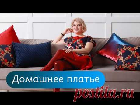 Домашнее платье с разрезами по бокам из шелкового жаккарда. Показ готового шикарного платья для дома