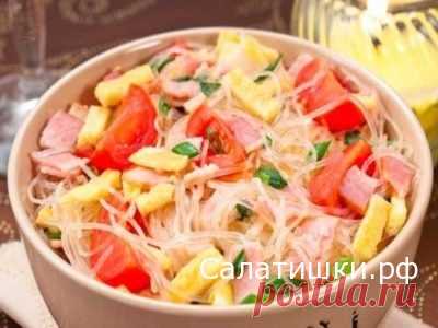 РЕЦЕПТ ВКУСНОГО СЫТНОГО САЛАТА С ФУНЧОЗОЙ И БЕКОНОМ » Рецепты вкусных салатов