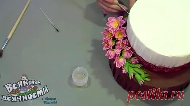 Гладиолусы из мастики. Украшение торта.
