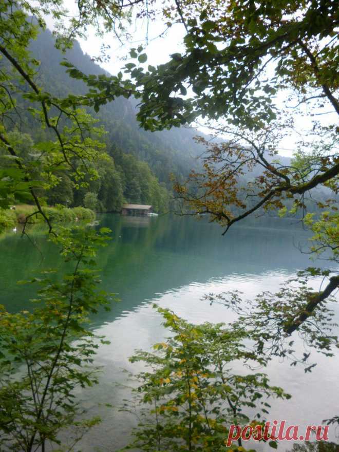 вода нереального лазурного цвета)