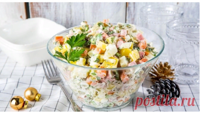 Новогоднее застолье немыслимо без главного салата русской кухни. Оливье готовят практически во всех семьях, сразу в больших объемах, чтобы растянуть удовольствие на несколько дней.

ППять ошибок при приготовлении оливье
Приготовить нежный и вкусный оливье очень просто, если, разумеется, не допускать досадных ошибок.