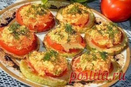 Самый вкусные рецепты с КАБАЧКА

1. Кабачки жареные 

Такие кабачки готовила моя бабушка. Я впадаю в детство каждое лето.

Приготовление:

Рецепт слишком простой, но очень вкусные кабачки получаются.
Молодые кабачки нарезать кружочками, чуть присолить и дать постоять минут 10. Дальше возможны два варианта развития событий. Бабушка жарила, обкатав в муке и хорошенько ее обтрусив, чтобы не приставали к сковороде. Но сейчас, во время высоких технологий, есть сковородки, к кот...