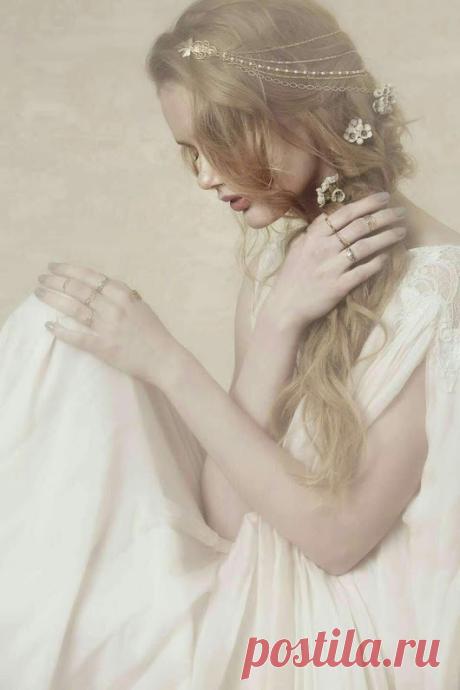 ◇◆◇◆◇l She keeps wishing upon a star
and I wonder why she bothers since she is the star herself . Daniel Mercury ◆