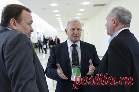 Почетный президент РФС высказался о соперниках сборной России в стыковых матчах. Почетный президент РФС Вячеслав Колосков поделился мнением о возможных соперниках сборной России в матчах за попадание на чемпионат мира-2022. Специалист заявил, что национальной команде нужно быть готовой обыграть любого соперника из тех, кто выпадет на первом этапе стыковых игр.