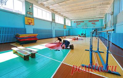 От 100 до 200 спортзалов в школах реконструируется в каждом регионе РФ. Как рассказал региональный координатор проекта "Единой России" "Детский спорт" Алексей Волоцков, также будут отремонтированы покрытия, спортивные площадки, уличные тренажеры, площадки для сдачи ГТО