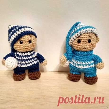 PDF Гномики крючком. FREE crochet pattern; Аmigurumi doll patterns. Амигуруми схемы и описания на русском. Вязаные игрушки и поделки своими руками #amimore - маленький гном в колпачке, гномик, кукла, куколка, пупс.