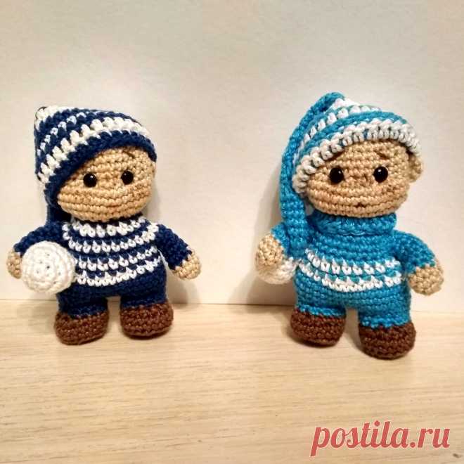 PDF Гномики крючком. FREE crochet pattern; Аmigurumi doll patterns. Амигуруми схемы и описания на русском. Вязаные игрушки и поделки своими руками #amimore - маленький гном в колпачке, гномик, кукла, куколка, пупс.