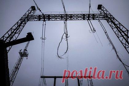 Стало известно об ударах по инфраструктуре в Житомире и Ровно. Мэр Житомира Сергей Сухомлин сообщил об ударах по объектам энергоинфраструктуры. Он отметил, что город полностью остался без электричества. Об ударе по критической инфраструктуре также сообщил мэр Ровно Александр Третяк. По его словам, без электроэнергии остались некоторые части населенного пункта.