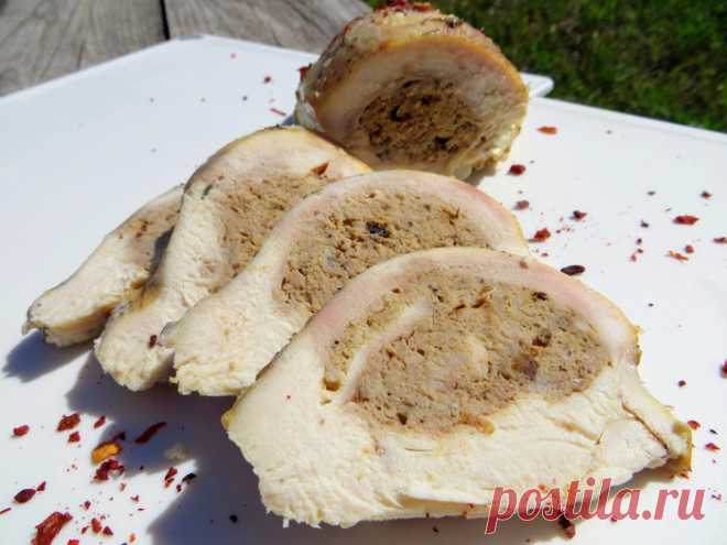 Жалею, что не готовила этого раньше. Вкуснее, чем колбаса - фаршированная грудка 
Замечательный рецепт, который будет хорош и для перекуса, и на праздничный стол! Фаршированная куриная грудка, остается сочной! И в сочетании с начинкой получается очень вкусной! Готовится интересно …