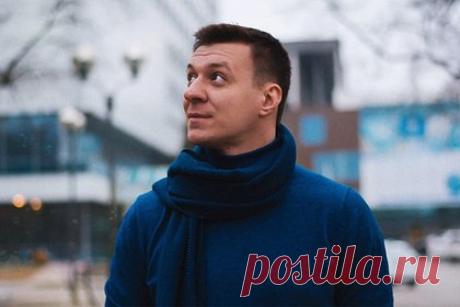Поэт Дмитрий Кравченко примет участие в ярмарке non/fictioNвесна. Поэт, член Союза российских писателей, член Общественного совета при Министерстве просвещения Российской Федерации, блогер с аудиторией более двух миллионов подписчиков, автор восьми книг Дмитрий Кравченко примет участие в ярмарке non/fictioNвесна. Кравченко участвует в двух мероприятиях программы 4 апреля.
