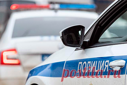 В Пермском госуниверситете произошла стрельба. В Пермском государственном университете слышна стрельба, студенты выпрыгивают из окон. Стрелок забаррикадировался в 8-м корпусе. Он ведет беспорядочную стрельбу внутри здания вуза. По предварительным данным, пострадали два человека.