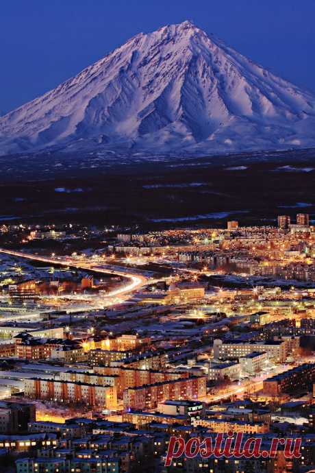 Active volcano Koryak, Kamchatka Peninsula, Far East, Russia | Anastasia Konstantinova приколол(а) это к доске My homeland. Russia |Pinterest