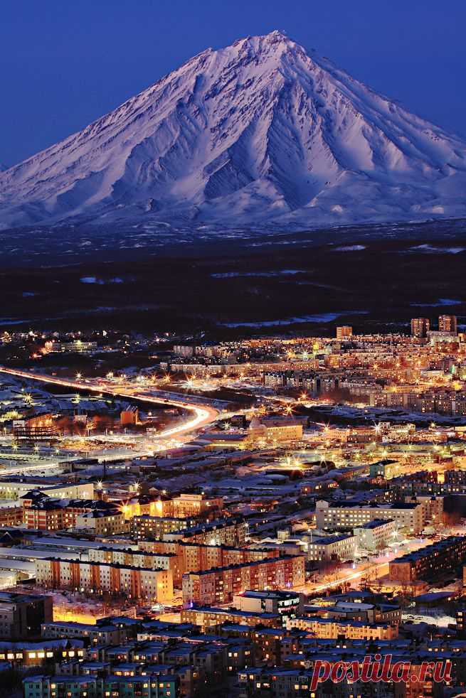 Active volcano Koryak, Kamchatka Peninsula, Far East, Russia | Anastasia Konstantinova приколол(а) это к доске My homeland. Russia |Pinterest