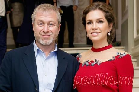 Бывшая жена Романа Абрамовича Даша Жукова обсуждает помолвку с греческим магнатом