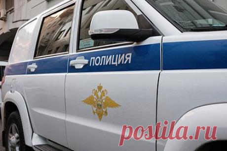 В России девятиклассник готовил расправу в школе и рисовал кровью макет оружия. В Тюмени девятиклассник готовил расправу в школе и рисовал кровью в дневнике макет оружия. Как выяснил Ural Mash, российский подросток хранил у себя дома запрещенные материалы. В свой замысел он также пытался втянуть другого ученика. Воспитанием девятиклассника занимался только отец-спортсмен.