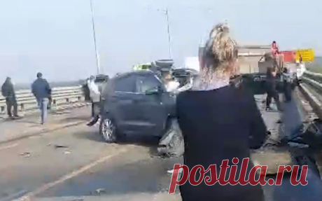 В массовом ДТП в Подмосковье погибли три человека. Три человека погибли, столько же пострадали в результате ДТП с 11 машинами в подмосковном Серпухове. Движение по трассе М-2 «Крым» в районе аварии перекрыто. Предварительно, водитель грузовика не справился с управлением