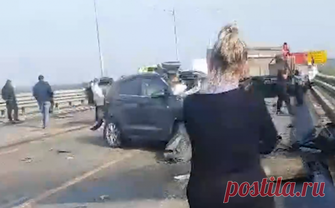 В массовом ДТП в Подмосковье погибли три человека. Три человека погибли, столько же пострадали в результате ДТП с 11 машинами в подмосковном Серпухове. Движение по трассе М-2 «Крым» в районе аварии перекрыто. Предварительно, водитель грузовика не справился с управлением