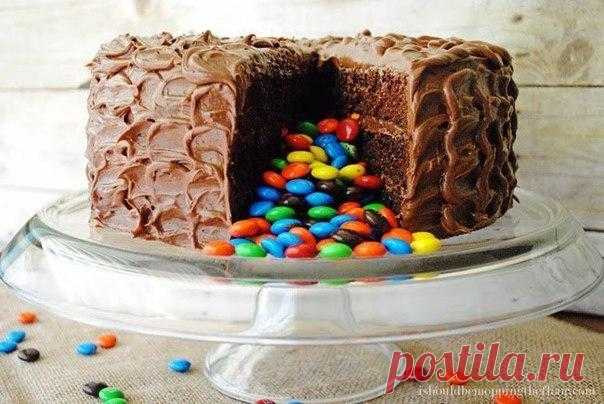 Торт-пиньята с сюрпризом внутри / Интересный космос