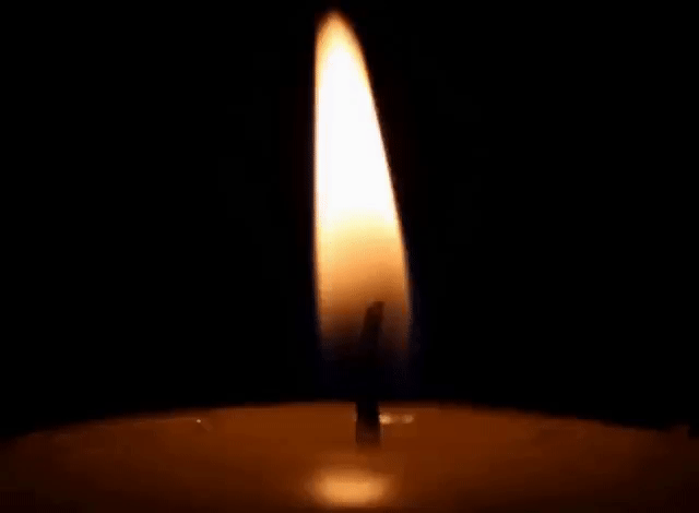 ДИАГНОСТИЧЕСКИЕ СПОСОБНОСТИ СВЕЧИ. ИНТЕРЕСНО!
СВЕЧКА ВЫЛЕЧИТ И ОЧИСТИТ! 
1. Если в жизни человека все в порядке, поставленная им свеча горит ровным высоким пламенем, не образуя никаких наплывов.
2. Как только возникают какие-то душевные неполадки, свеча начинает «плакать»: по ней бегут наплывы.
3. Если по только что поставленной свече сверху донизу пробегает линия наплыва, это значит: на человека пало проклятие. Если две линии - два проклятия. Большее количество встречается крайне редко.
4.