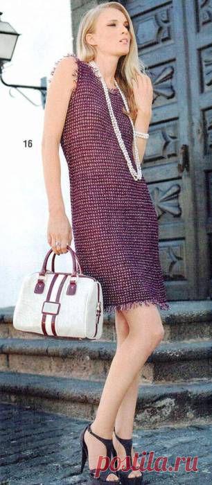 Вязаное платье футляр в стиле Шанель..