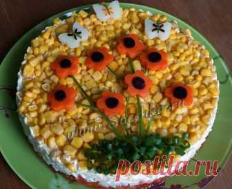 САЛАТ С КРАБОВЫМИ ПАЛОЧКАМИ, КУКУРУЗОЙ И ПОМИДОРАМИ.
