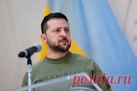 Визит Зеленского в Аргентину вызвал замешательство в США. Визит украинского лидера Владимира Зеленского в Аргентину на инаугурацию нового президента страны Хавьера Милея сложно объяснить на фоне проблем Вооруженных сил Украины (ВСУ) на линии фронта. Об этом заявил бывший помощник заместителя главы Пентагона Стивен Брайен в статье для газеты Asia Times.