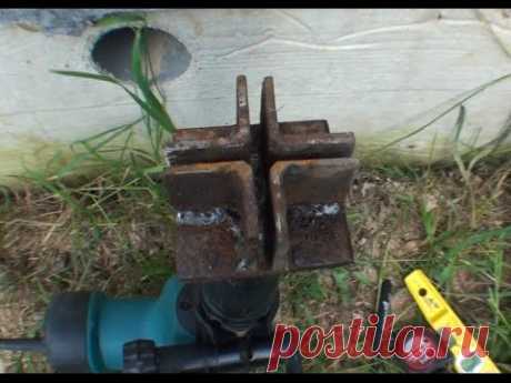 Забивание в землю уголка перфоратором Makita HR4011C вместо кувалды