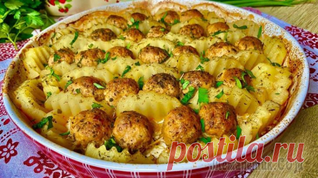 Съедается мгновенно! Сочные фрикадельки с картофелем в духовке! Всем огромный привет! Готовим рассыпчатую картошечку с сочными фрикадельками в духовке! Ух, как же это очень вкусно! Весь секрет в приготовлении фарша.Ингредиенты Мясной фарш (ассорти) – 500 гр.Вода –...