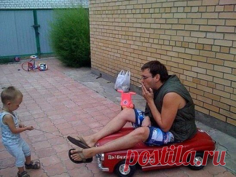 Peбёнок спрашивает : 
- Мам, у папы есть родители?..
- Конечно, есть... бабушка Валя и дедушка Витя... 
И тут гениальный вопрос: 
- А зачем они его нам отдали?...))