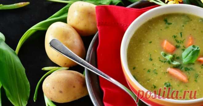 Kartoffelsuppe würzen: Diese drei Gewürze dürfen nicht fehlen Eine deftige Kartoffelsuppe schmeckt besonders in den Wintermonaten gut. Die richtigen Gewürze spielen dabei eine wichtige Rolle. Wie du Kartoffelsuppe würzen solltest, damit sie besonders herzhaft wird, erfährst du hier.