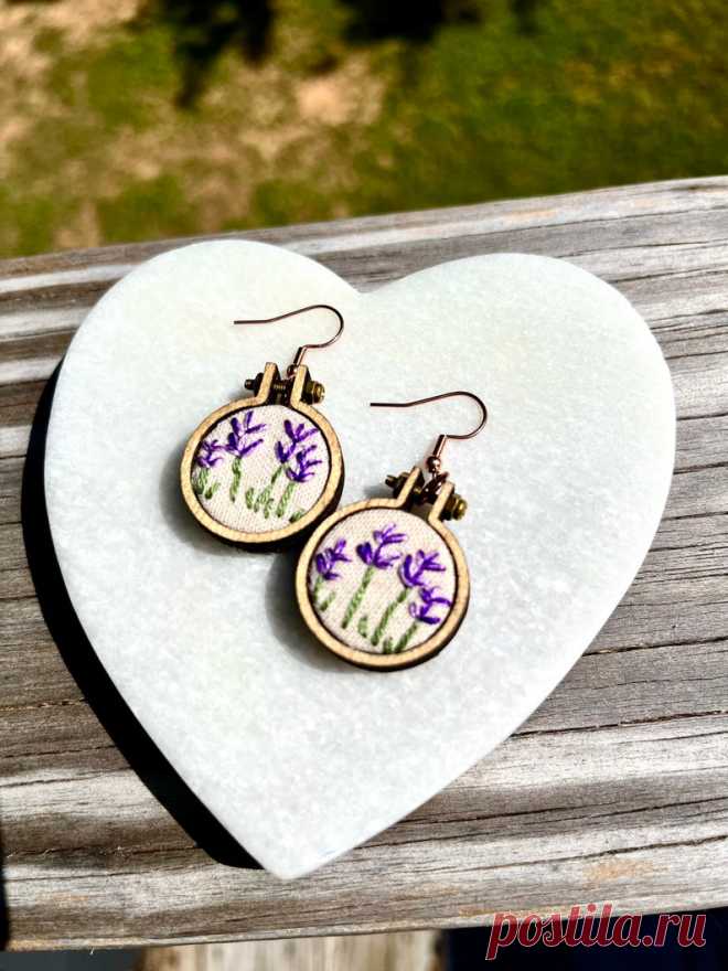 Pendientes bordados a mano / Mini aro de bordado / Moderno diseño floral pequeño / Arcoíris / Girasol / Hongo / Hipoalergénico / Regalo para ella - Etsy España