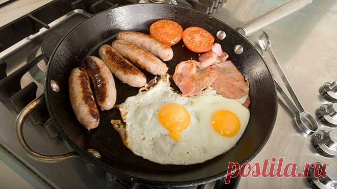 Жарить или не жарить 

Итак, повторение - мать учения. И я, ваша покорная слуга, буду время от времени напоминать вам о простых истинах. ))

Все мы знаем, что продукты лучше варить или запекать. Если их жарить, то пользы будет мало. Даже из растительных жиров, тем паче из животных, при жарке образуются канцерогенные продукты. Даже если масла наливать чуть-чуть, например на сковороды с антипригарным покрытием (тефлон не исключение), ситуация не меняется.