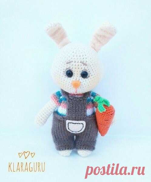 [Зайка]

Пряжа 8-ми цветов. 
Основной,для тела молочный. У меня Gazzal baby cotton 50гр,225м. 
Для одежды коричневый ,у меня 
Детская новинка 50гр,200м, светло-коричневый,персиковый, изумрудный и белый ,у меня Пехорка кружевная 50гр,280м. 
Для аксессуара))зеленый и оранжевый, у меня Пехорка кружевная 50гр,280м. 
Всего пряжи нужно будет мало. Всего по чуть-чуть. 
2.Крючки 1мм,0.75мм. 
3.Спицы 1.5мм. Обычные носочные. 
4.Глазки полубусины 8-9мм. 
5.Носик. У меня пластиковый....