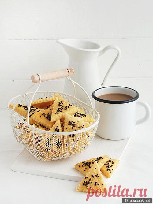 Сырное печенье - beecook.net Простой пошаговый рецепт приготовления соленого сырного печенья.