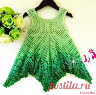 . Платье с оригинальной юбкой для вашей малышки. Это платье для девочки 2-3 лет оригинально тем что его юбка имеет в основании квадрат который создает интересный эффект с клиньями