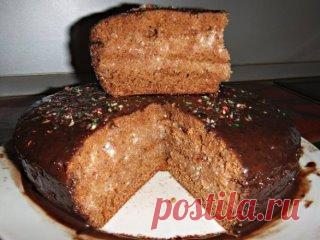 ТОП-6 РЕЦЕПТОВ ВЫПЕЧКИ НА КЕФИРЕ 🍴
1) Торт на кефире: «Черный принц»
ИНГРЕДИЕНТЫ:
Для теста: 
● 1 яйцо, 
● 1 стакан сахара, 
● 2-3 чайные ложки какао, 
● 1 стакан кефира, 
● 1 чайная ложка соды, 
● 1 стакан муки.
Для крема: 
● 200 г. масла, 
● 0,5 стакана сахара, 
● 250 г. сметаны.
ПРИГОТОВЛЕНИЕ:
Яйцо взбить с сахаром до густой пены, добавить кефир, соду и еще раз взбить. Затем добавить муку, тесто должно быть похоже на густую сметану. Вылить в смазанную жиром высокую фор...