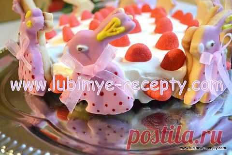 Малиновый торт-призёр с печеньем «Пасхальные мартовские зайцы» | Любимые рецепты