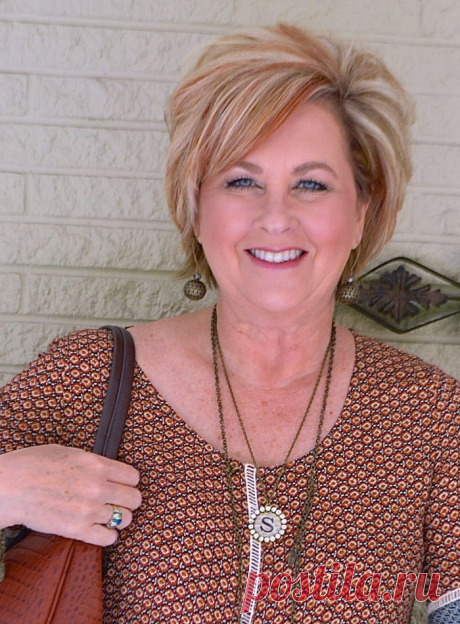 Что носить женщине после 50 этой весной, чтобы было стильно и бюджетно
Как одеться стильно, модно и вместе с тем бюджетно? Этот вопрос волнует многих женщин. Современная мода демократична, поэтому найти то, что понравится именно ей имеет шанс каждая модница, независимо от типа фигуры и возраста. Юбки и платья 1. Плиссированные юбки не собираются сдавать своих позиций, и этой весной они по-прежнему будут актуальны. Модель темно-красного цвета […]
Читай дальше на сайте. Жми подробнее ➡