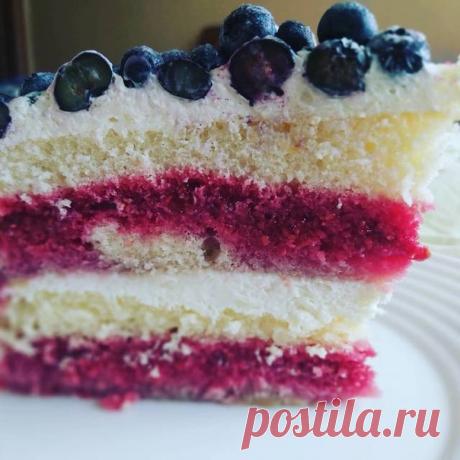 Naked Cake (Голый торт)

Ингредиенты
12 порции
Для пышного бисквита
5 яиц
200 гр сахара
160 гр муки
Для крема
1 кг маскарпоне
1 литр 30% сливок
7 листов Листовой желатин
200 гр сахарной пудры
Для клубничного мусса
600 гр клубники
6. листов желатина
Две столовые ложки сахара

Как приготовить
Итак для начала делаем бисквит (если делать точно по пропорции, то бисквит всегда!!!!! Получается пышный ). Яйца взбиваем с сахаром (одновременно!!!) до пышной массы (5- 7 минут), далее...