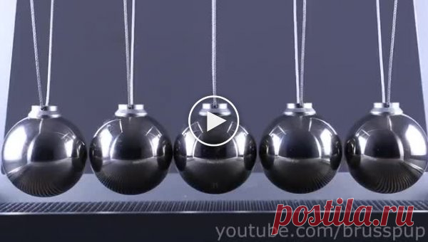 Интересный трюк с маятником Ньютона. Уверен, что не каждый это пробовал