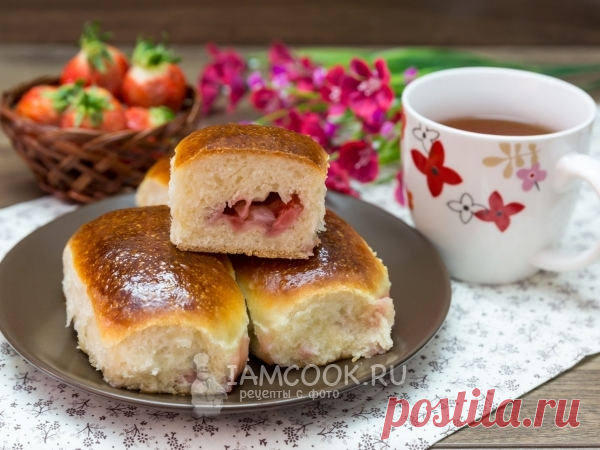 Пирожки с клубникой в духовке