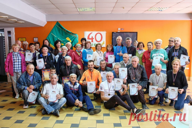 3 октября — 40 лет клубу «Стайер» — СК «Олимпийский» 3 октября 2021 года  клуб любителей бега «Стайер» праздновал свое 40-летие. Восхищает преданность членов клуба любимому делу. Они не только сохранили и пронесли через года дружбу,  но и принимают в свои ряды новых участников, привлекают молодежь к здоровому образу жизни. Желаем клубу долголетия и новых побед!
