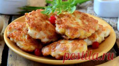 Пикантные шницели с сыром – оригинально, вкусно, сытно… Готовьте уже сейчас! Это блюдо можно назвать пищей богов! Сохраните себе рецепт и балуйте домашних и гостей! Готовится просто и легко, получается очень вкусно! Основные ингредиенты: Куриное филе – 1 штука Твердый сыр …