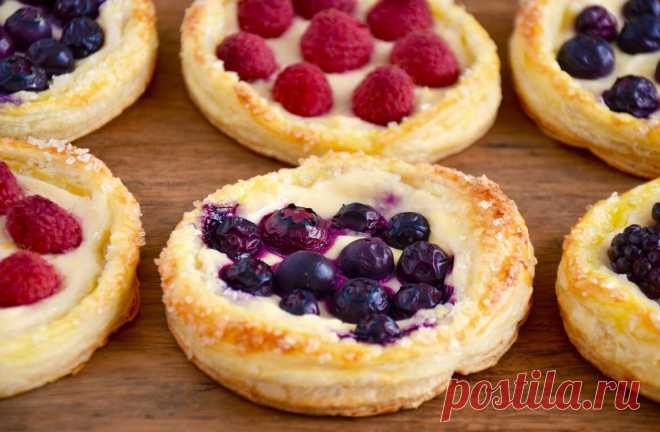 Fruit and Cream Cheese Breakfast Pastries