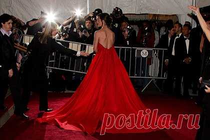 Бывшая жена Бена Аффлека объяснила нежелание появляться на Met Gala. Американская актриса Дженнифер Гарнер объяснила нежелание появляться на Met Gala. В 2007 году бывшая жена Бена Аффлека, который сыграл главную роль в фильме «Бэтмен против Супермена», впервые пришла на данное мероприятие. По ее словам, это был всего один раз, когда она приняла приглашение от организаторов.