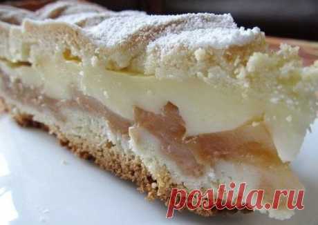 Яблочный пирог с нежным кремом.