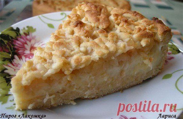 Пирог "Лакомка" с яблоками